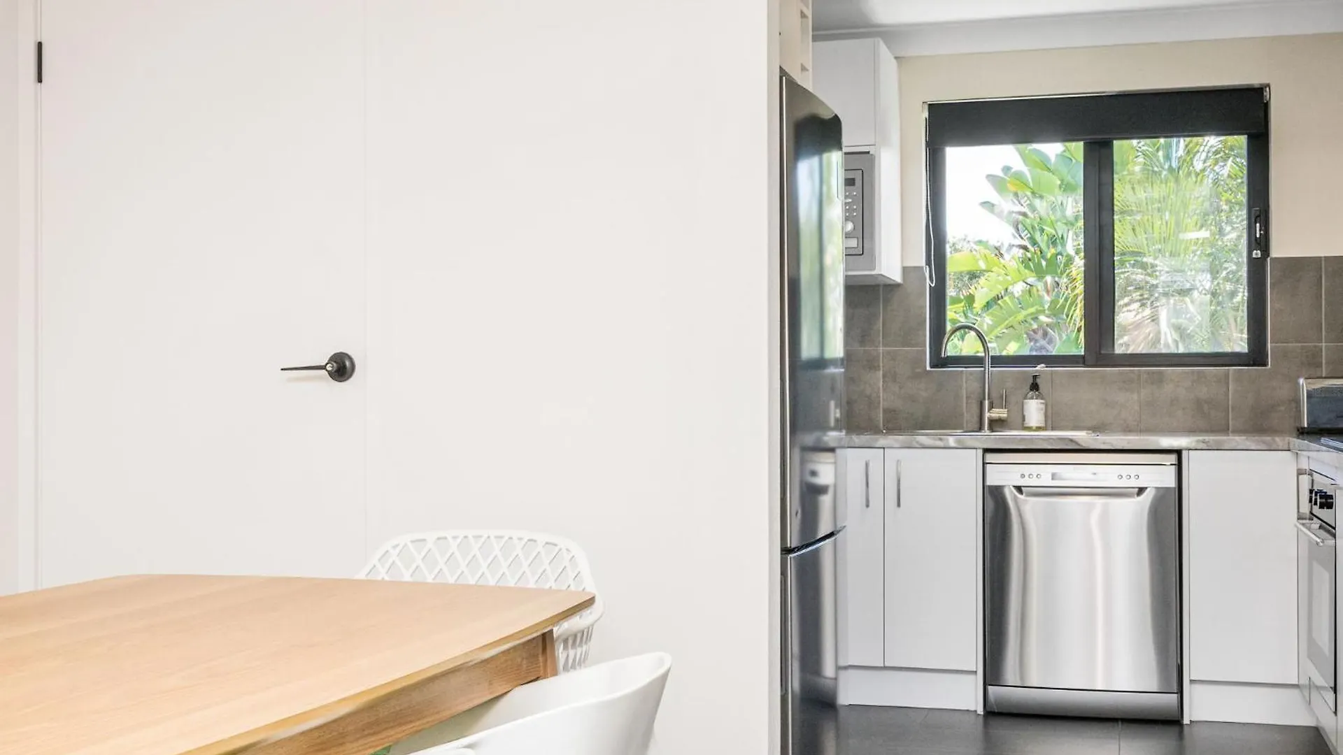 Byron Bay Accom Unit 3 5-9 Somerset Street - Summer Central